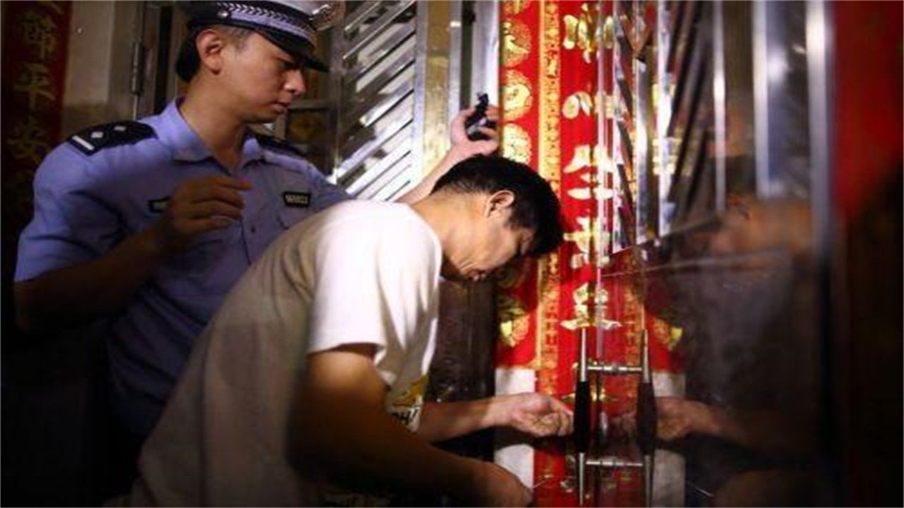 临沧请开锁师傅开了锁后，师傅为什么一般都不进门，就算主人请也不进去？